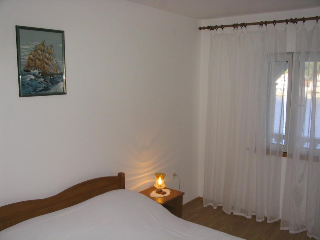 Apartments Gugic Prigradica Bagian luar foto